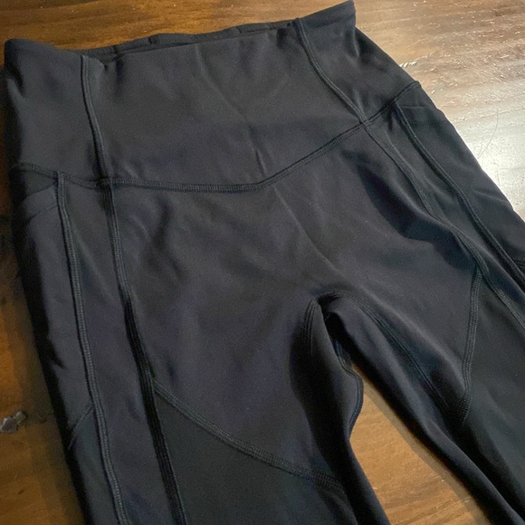 LULULEMON BLACK HIGH WAISTED REFLECTIVE YOGA PANTS🍋 - Picture 5 of 16
